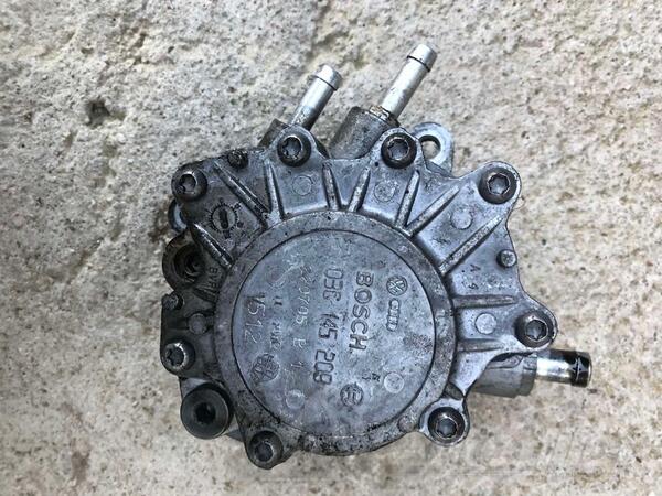 Pumpe za Volkswagen - Passat    - 2006