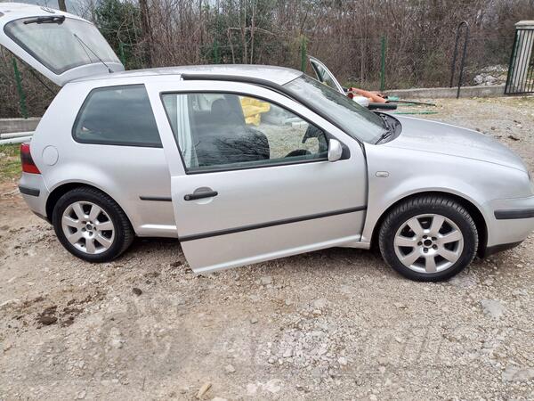 Volkswagen - Golf 4 - 1.9 tdi crveno