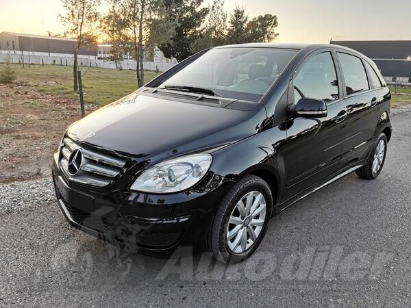 Mercedes Benz - B 180