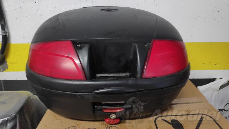 Krovni nosači, koferi, šatori i galerije