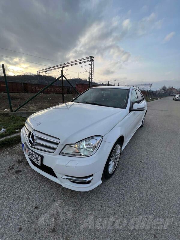 Mercedes Benz - 200 - 2.2