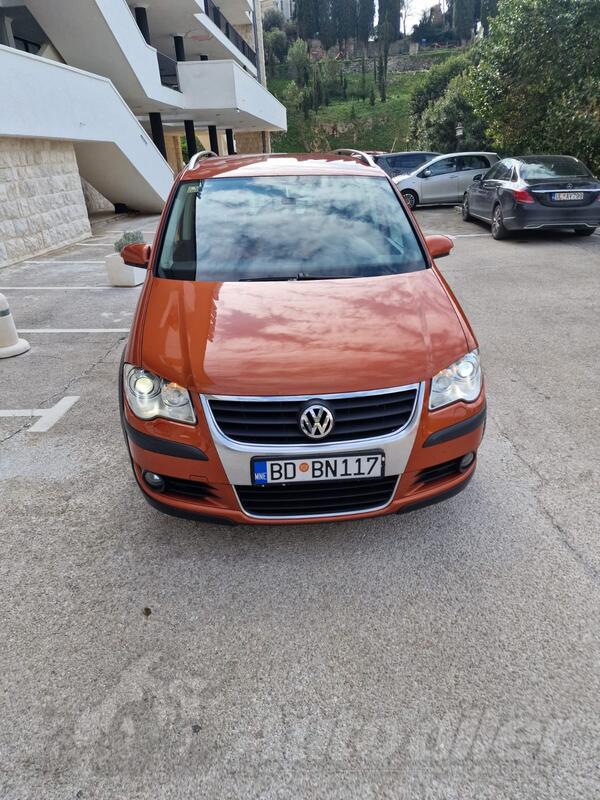 Volkswagen - Cross Touran - 2,0tdi