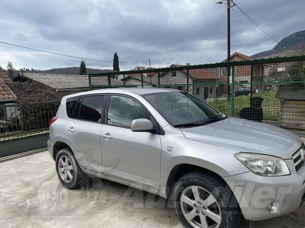 Toyota - RAV 4 - 2200