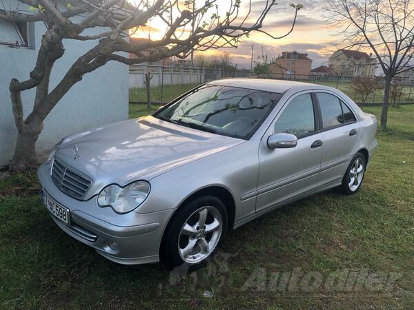 Mercedes Benz - C 200 - Cdi-220