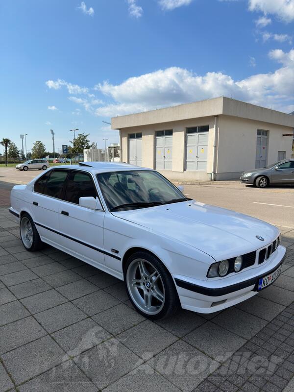 BMW - 520 - E34
