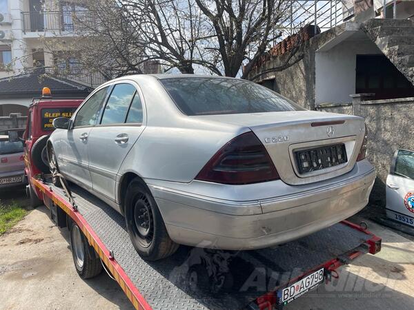 U djelovima Mercedes Benz - C 220 CDI