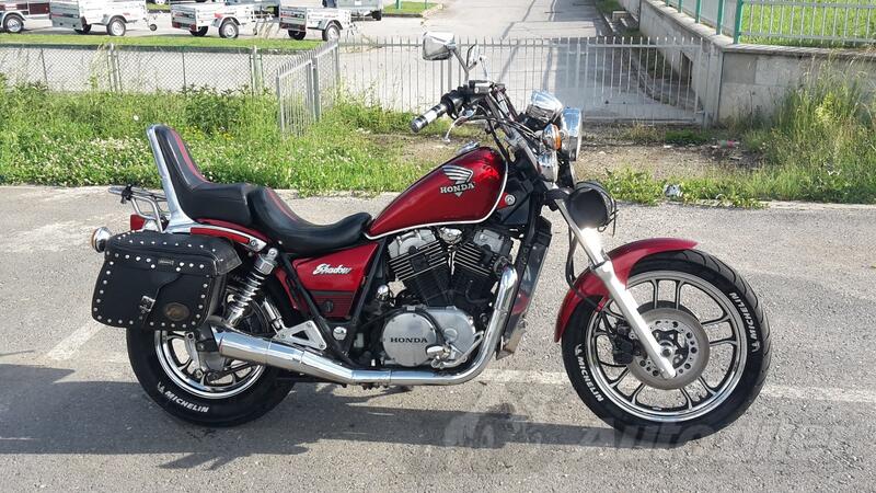 Honda - SHADOW VT 700C