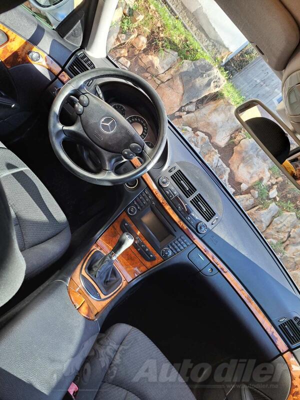 Mercedes Benz - E 220 - E 220