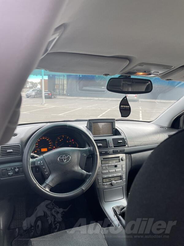 Toyota - Avensis - 2.0
