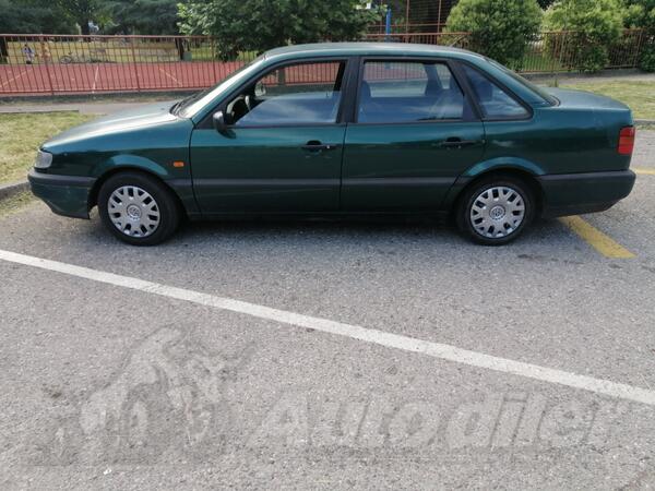 Volkswagen - Passat - 1.8benz