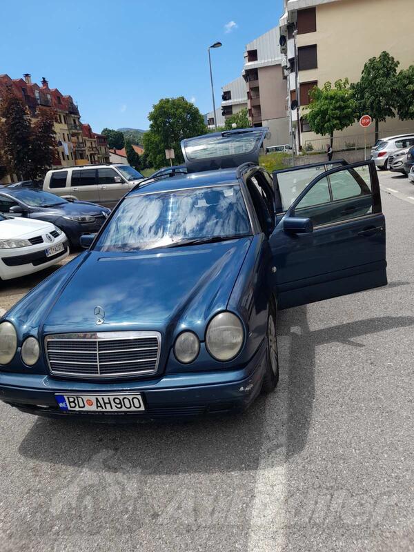 Mercedes Benz - E 200 - 200