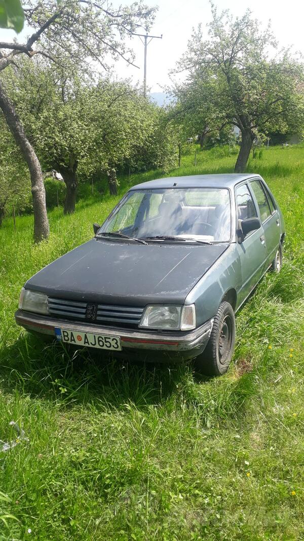 Peugeot - 205 - c