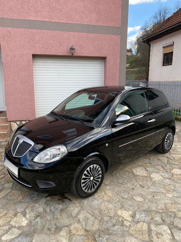 Lancia - Ypsilon - 1.2 8V