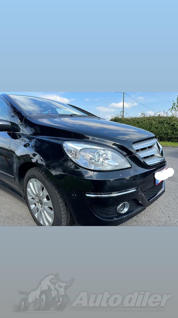 Mercedes Benz - B 180