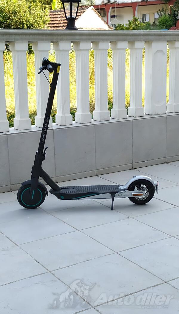 City Bike - XIAOMI Mi Electric Scooter Pro 2 Mercedes-AMG Petronas F1 Team Edition

