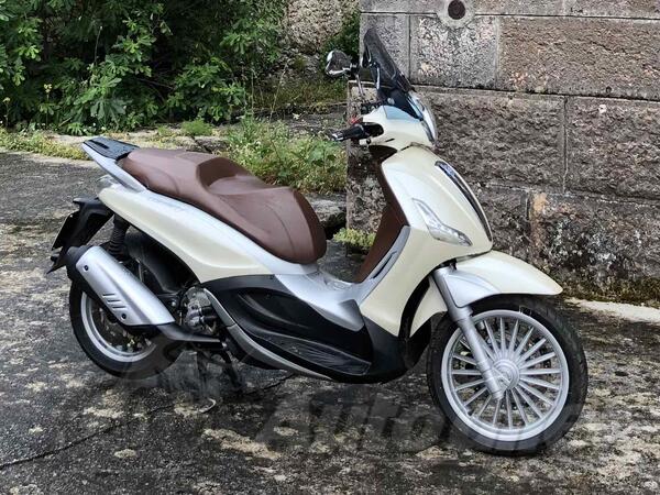 Piaggio - beverly 300 - Cijena 3800 € - Montenegro Bar Bjeliši Motorcycles