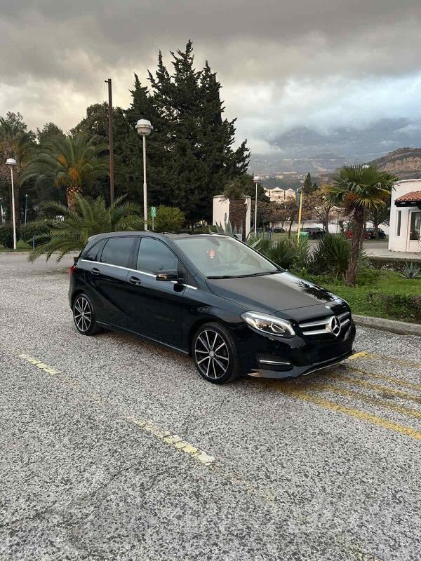 Mercedes Benz - B 180
