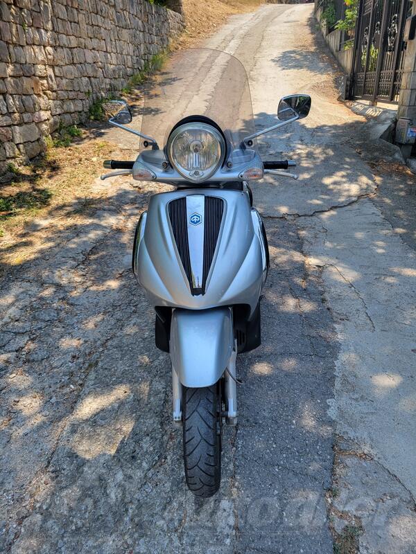 Piaggio - Beverly 250 Tourer