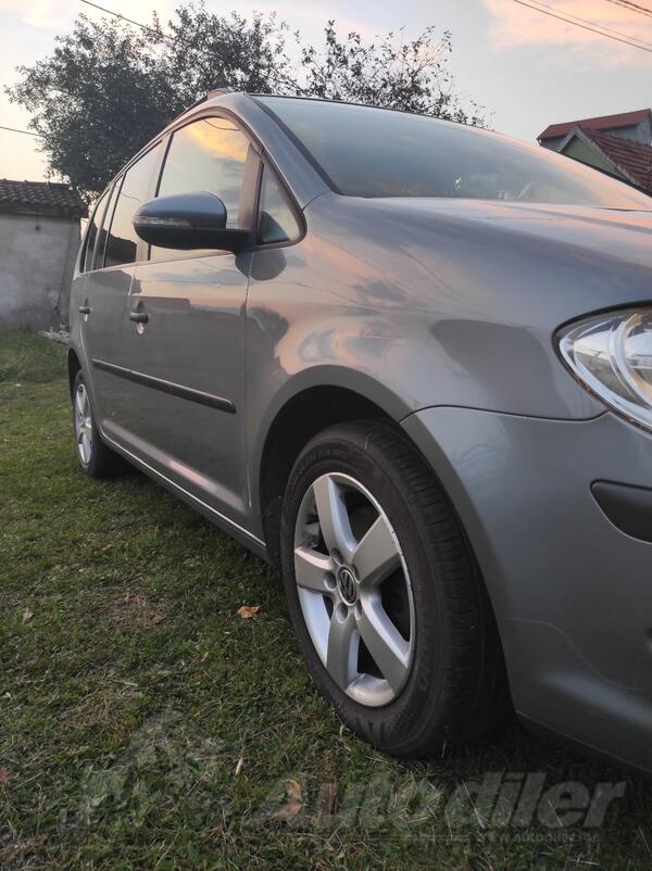 Volkswagen - Touran - 1.9 DSG