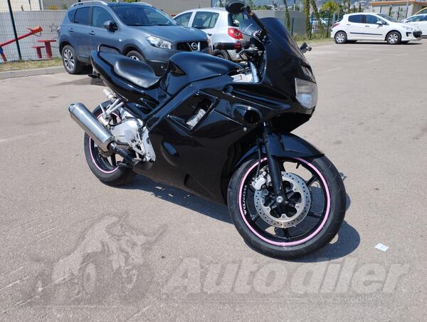 Honda - CBR 600 F2