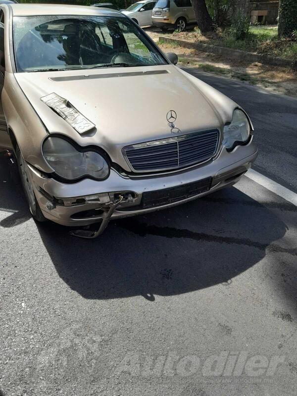 U djelovima Mercedes Benz - 220