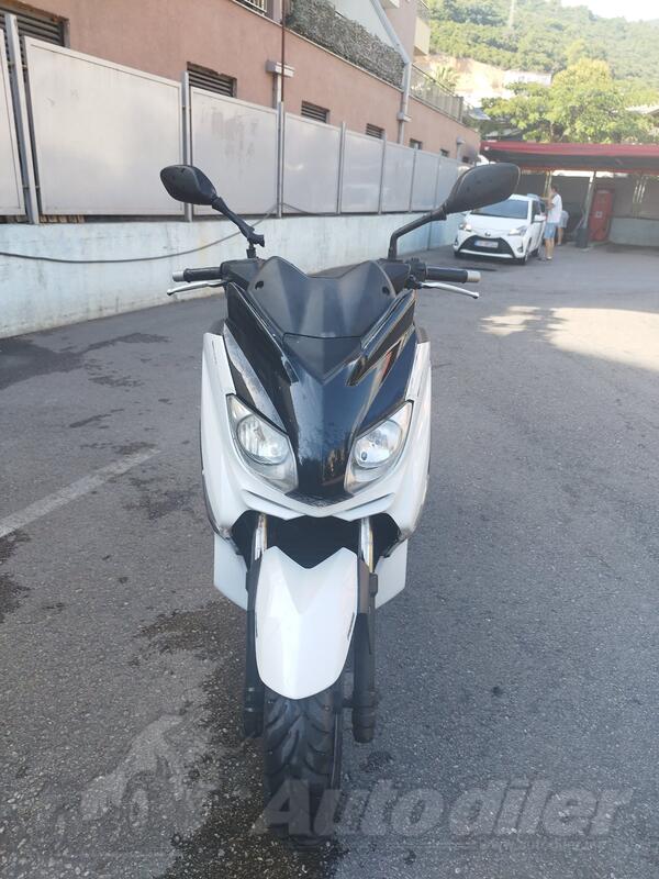 Yamaha - x max