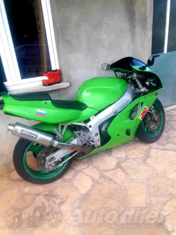 Kawasaki - ZXR 750