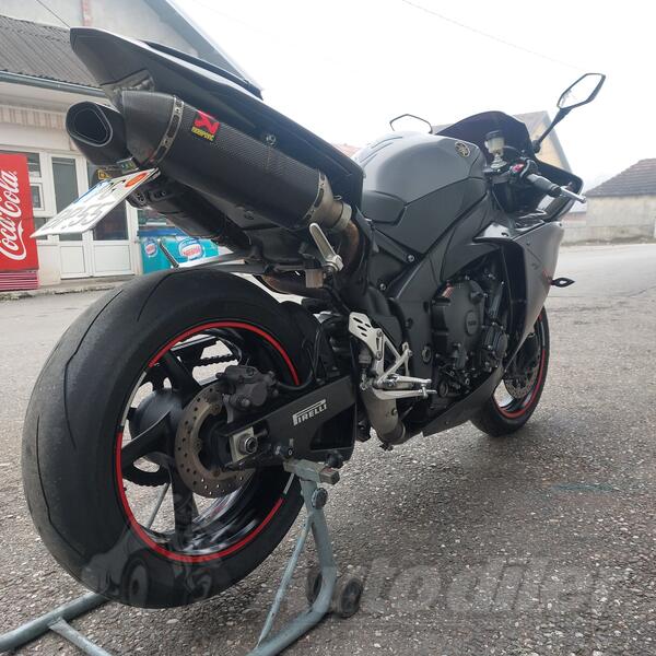 Yamaha - r1