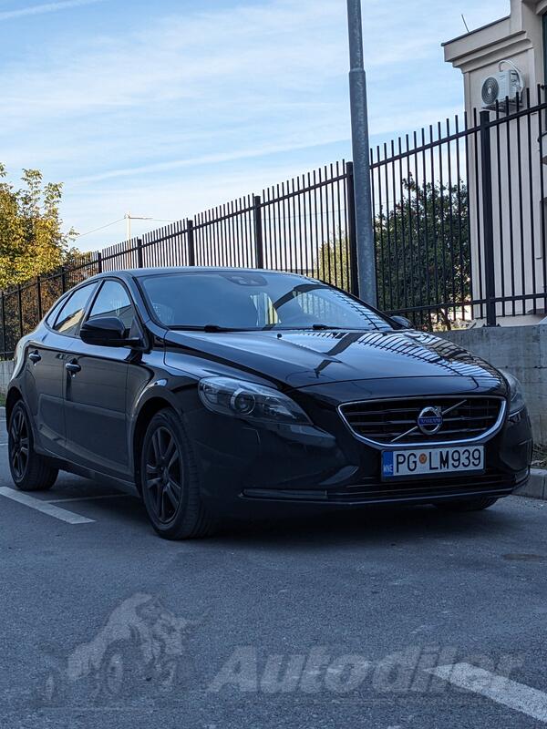 Volvo - V40 - D2