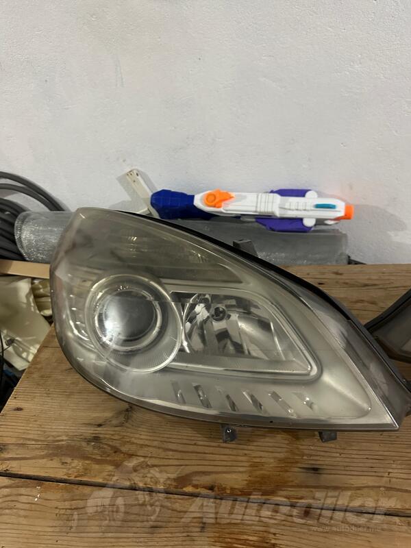 Oba fara za Renault - Scenic    - 2005-2010