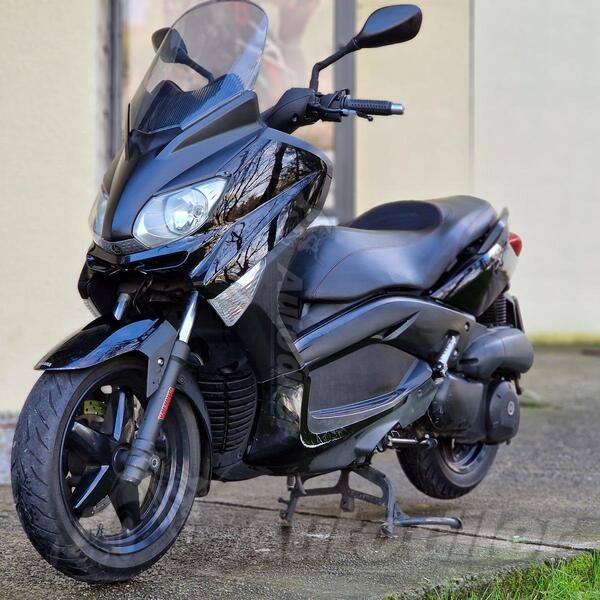 Yamaha - X-MAX