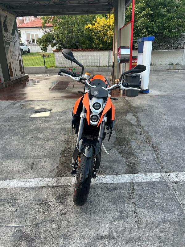 KTM - DUKE 690