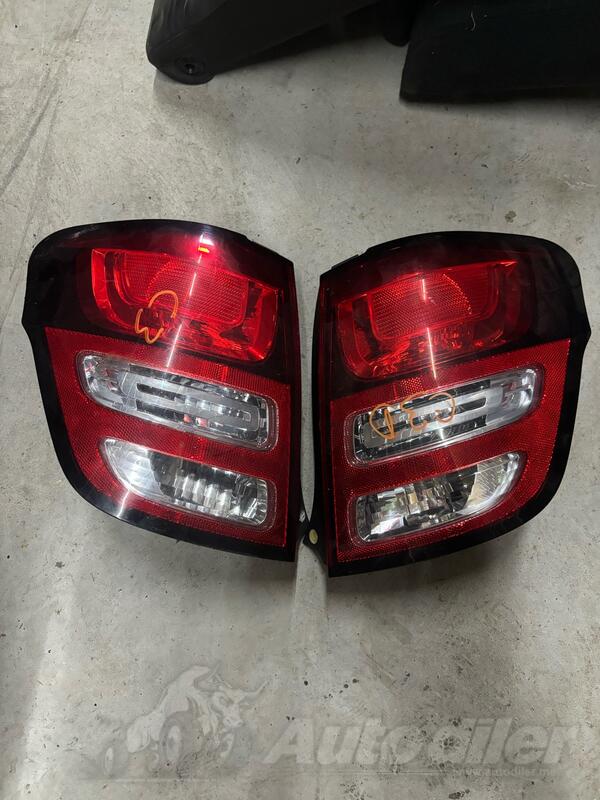 Oba stop svjetla za Citroen - C3    - 2012