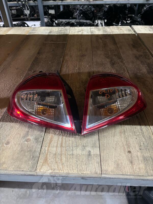 Oba stop svjetla za Renault - Clio    - 2012