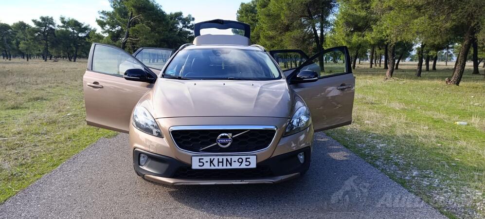 Volvo - V40 Cross Country