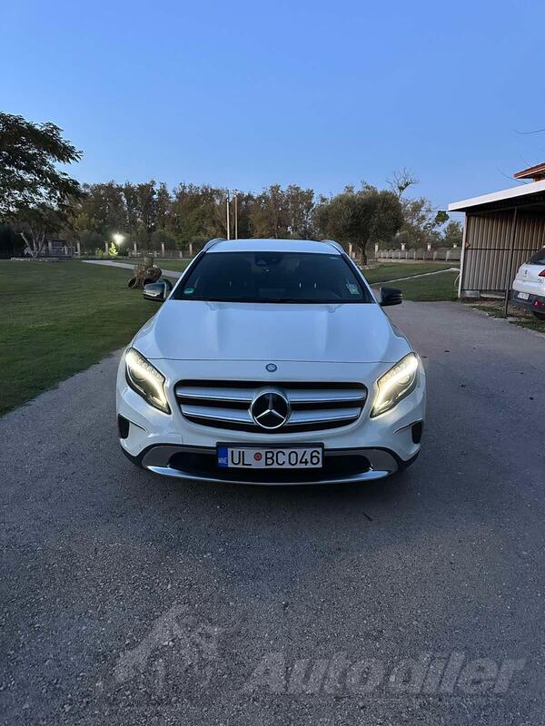 Mercedes Benz - GLA 220