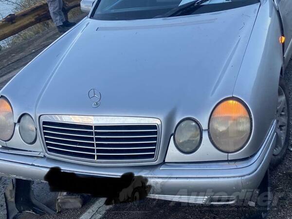 Mercedes Benz - E 200 Okas in parts