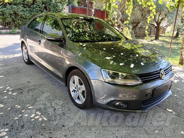 Volkswagen - Jetta - 1.6 tdi