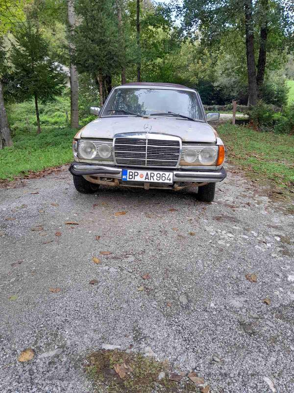 Mercedes Benz - 240 - 240 D