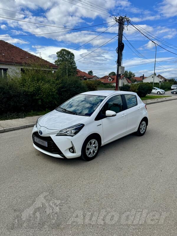 Toyota - Yaris - 1.5 HYBRID AUTOMATIK