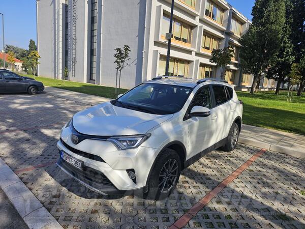 Toyota - RAV 4 - 2.0 D-4D