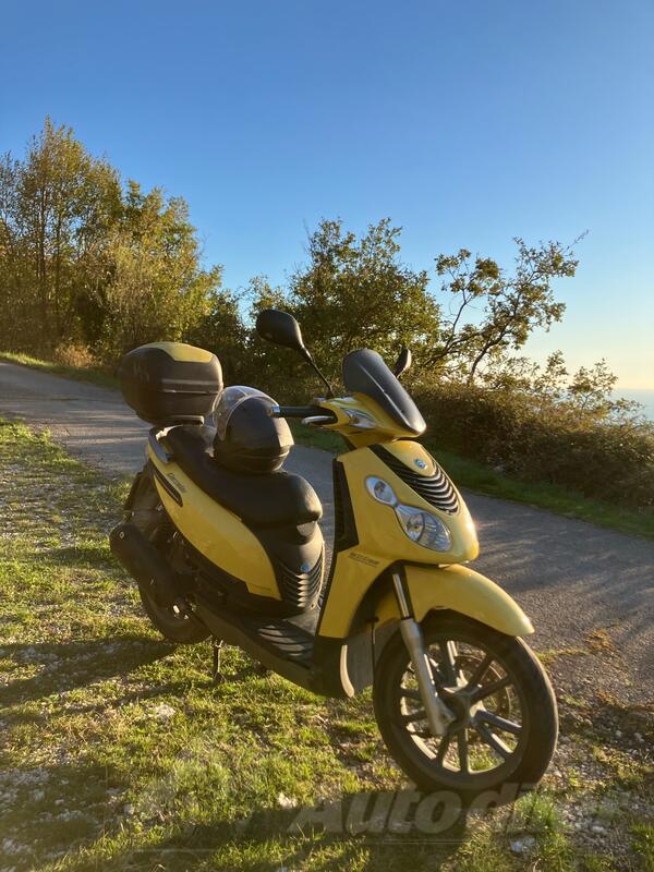 Piaggio - Carneby 200