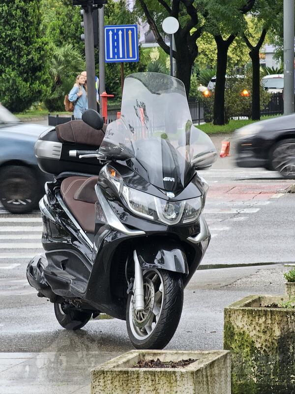 Piaggio - x10