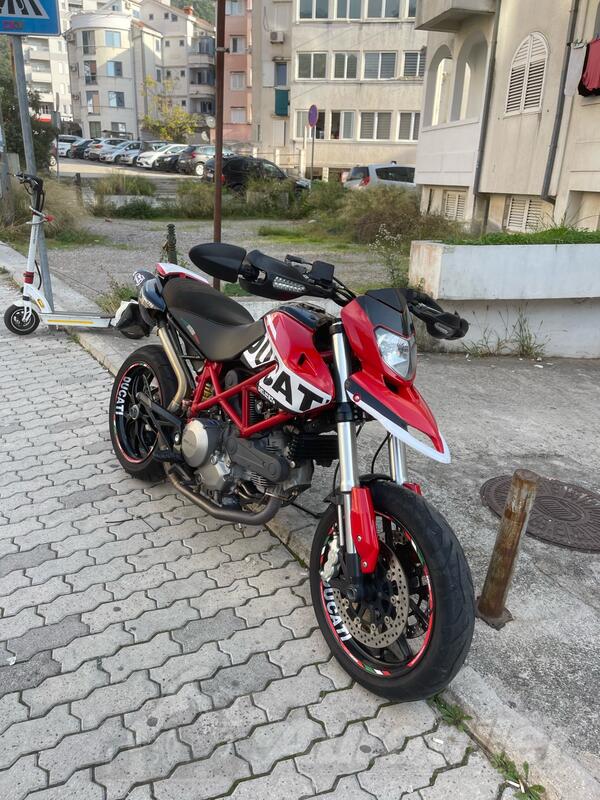 Ducati - HYPERMOTARD 796