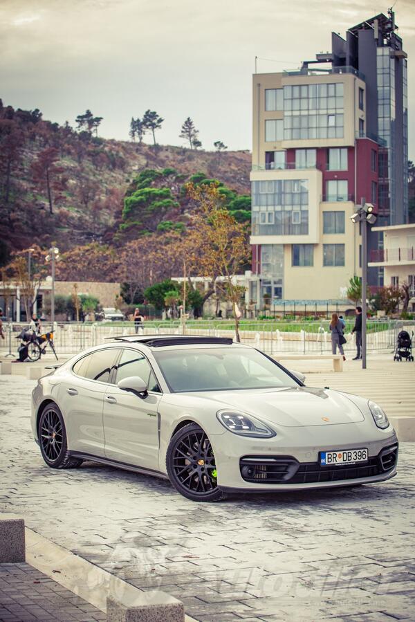 Porsche - Panamera - 4E HYBRID PLATINUM EDITION