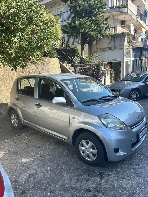 Daihatsu - Sirion - 1.0 benzin