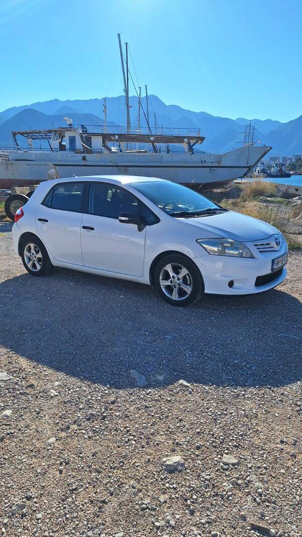 Toyota - Auris - 1.4 VVT-I EFELMOTORS