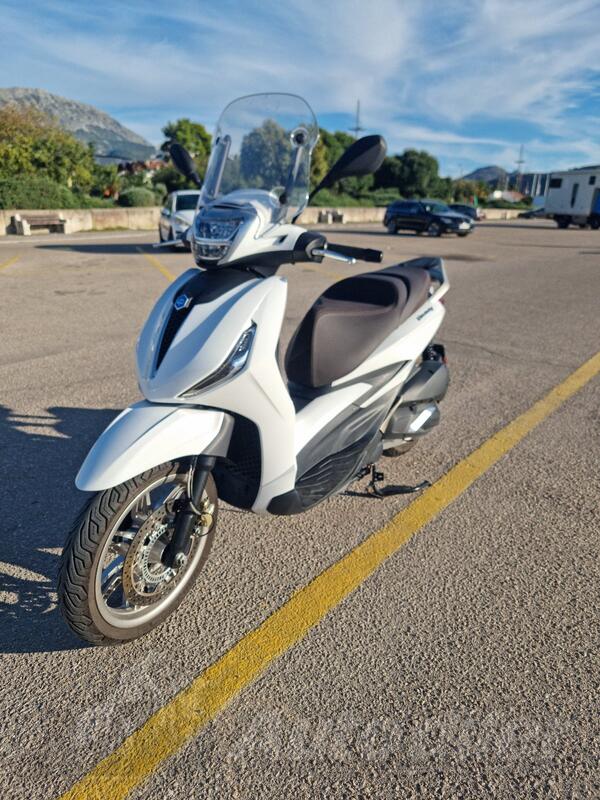 Piaggio - Beverly 300 HPE - Cijena 4800 € - Montenegro Bar Bar (City ...