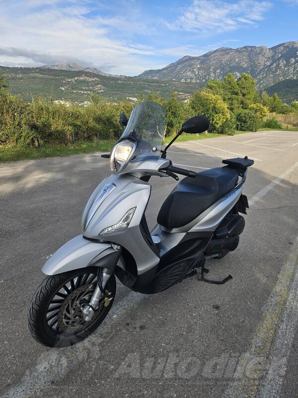 Piaggio - Beverly 300s