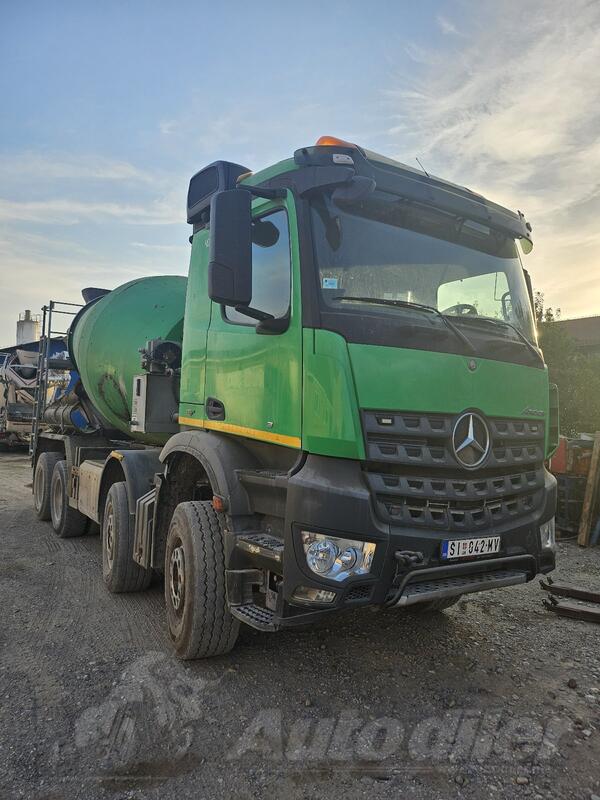 Liebherr - Mercedes benz  arocs